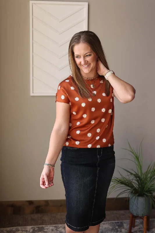 Chestnut Daisy Print Top